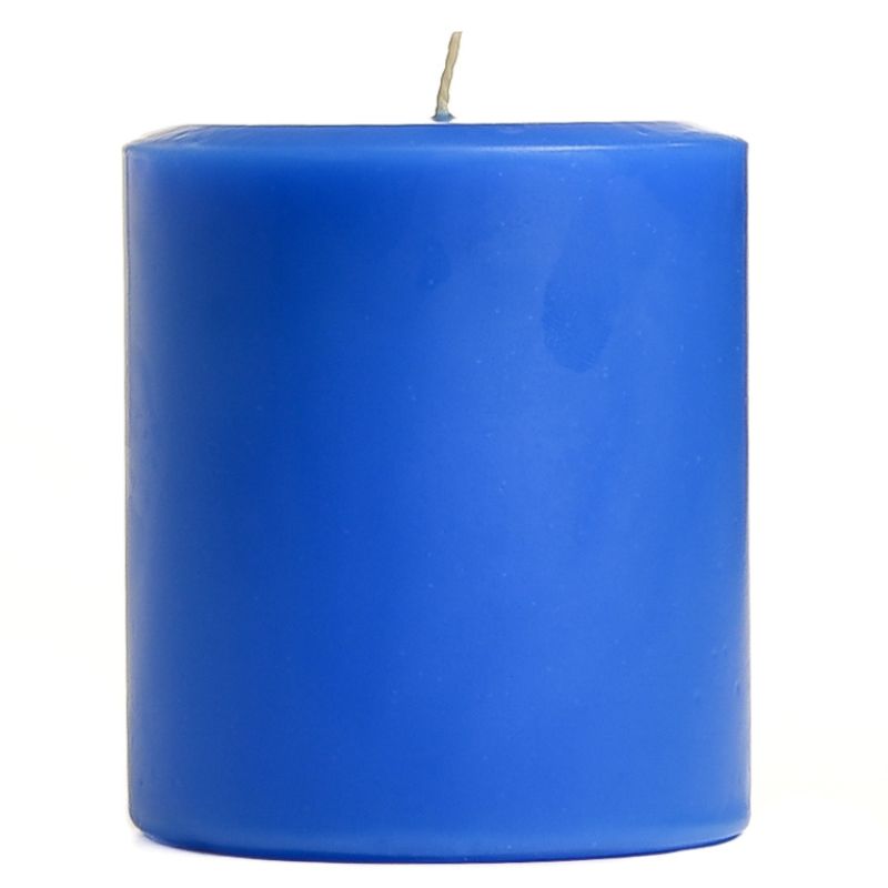 Smooth paraffin pillar candle with no mottling