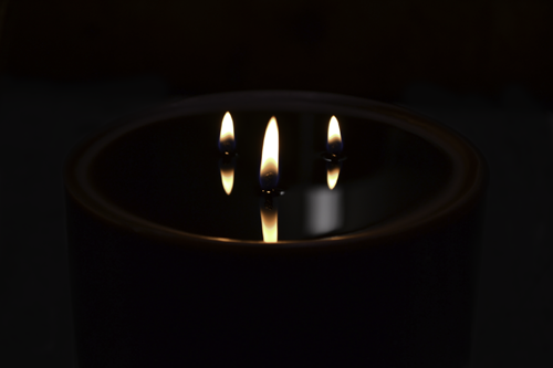 3 wick candle wax pool